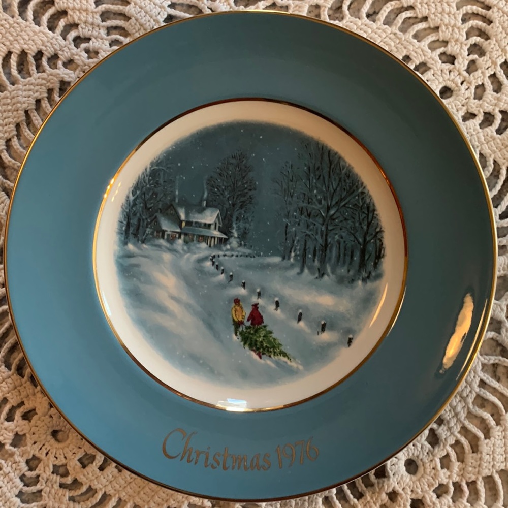 1976 Avon Christmas Plate - Picture 2 of 6
